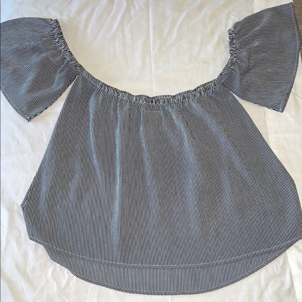 Willow and root / navy / off the shoulder top